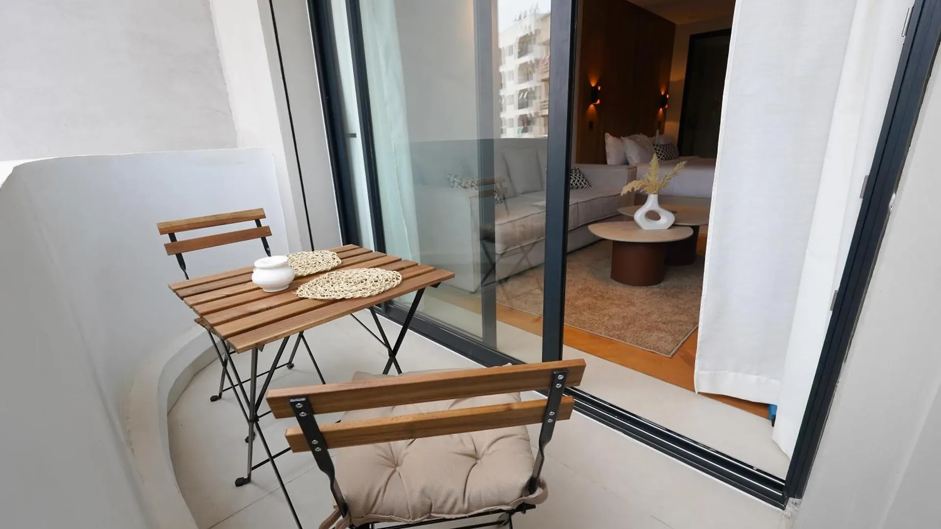 Apartment Modern Studio With Balcony - Prime Location Casablanca