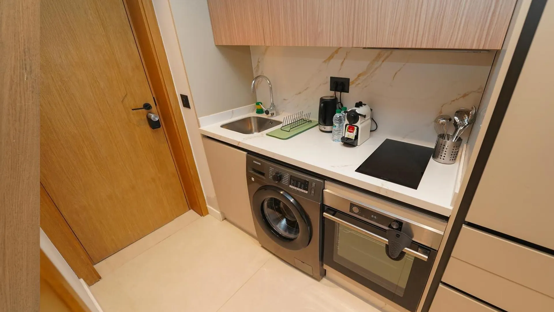 Modern Studio With Balcony - Prime Location Casablanca