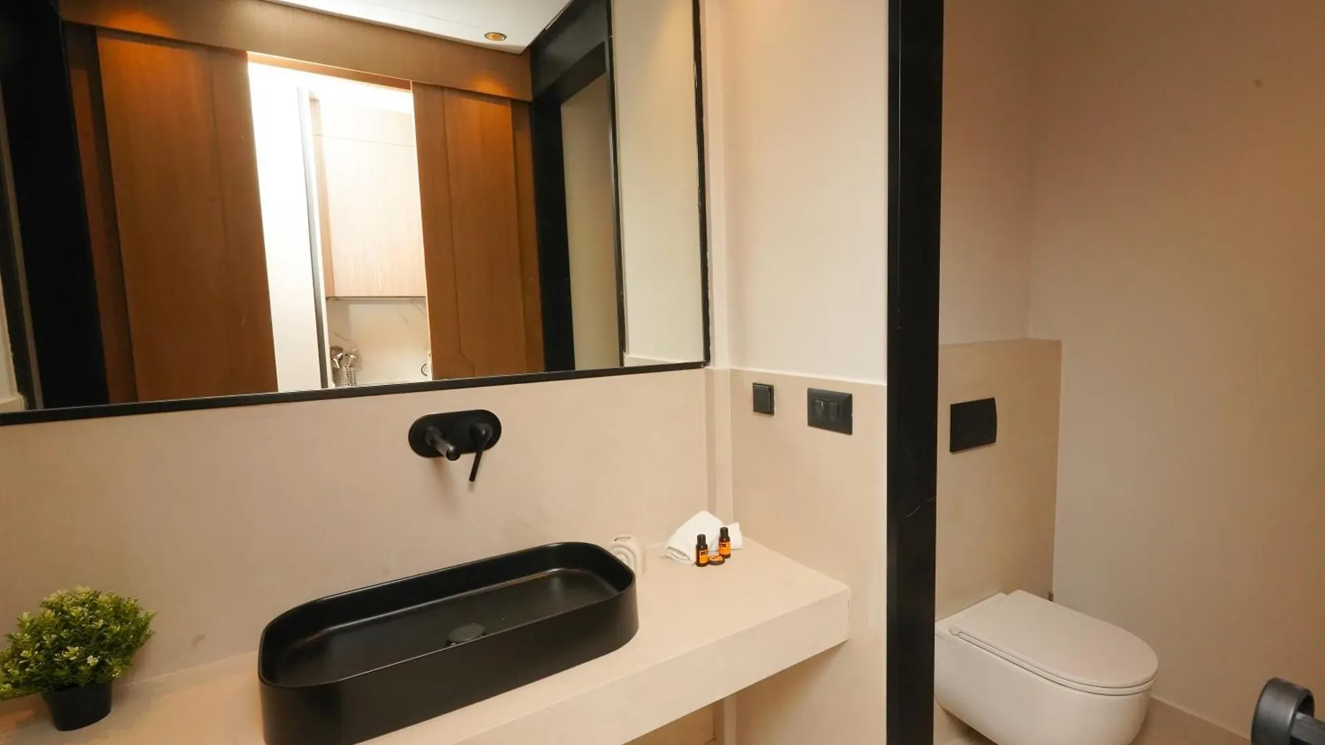 Modern Studio With Balcony - Prime Location Casablanca