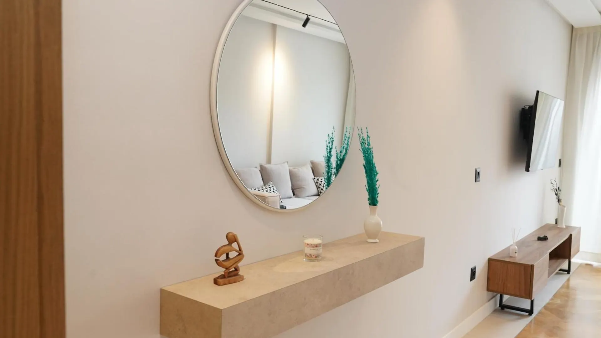 Modern Studio With Balcony - Prime Location Casablanca Apartment